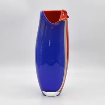 PETR HORA (1949). LARGE DESIGNER GLASS VASE, BLUE-WHITE-RED, MULTIPLE STUDIO GLASS, 2008, HEIGHT APPROX. 27CM.