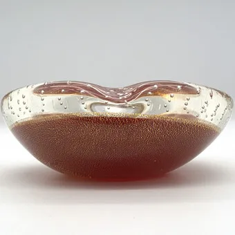 ARCHIMEDE SEGUSO. MURANO GLASS BOWL, WITH GOLD DUST PANELS AND AIR INCLUSIONS, ITALY, CIRCA 1950.