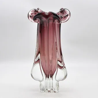 Josef Hospodka. Design glazen vaas, voor Chribska Sklarna, Tsjechoslowakije, circa 1960, hoogte ca. 30 cm.