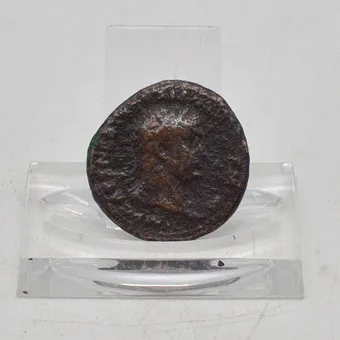ANCIENT ROMAN BRONZE COIN (98-99 AD), MARCUS ULPIUS TRAIANUS (53-117), VICTORIA, DM APPROX. 28 MM.