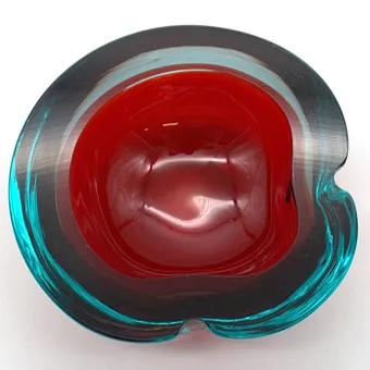 FLAVIO POLI. COUPE EN VERRE DE MURANO, ROUGE ET BLEU, SOMMERSO, ITALIE, VERS 1950.