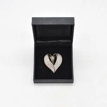 COLLIERANHÄNGER IN HERZFORM, STERLINGSILBER MIT ZIRKONIA, DURCHBROCHEN, VINTAGE.