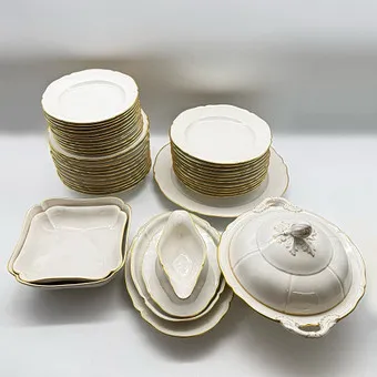 KPM BERLIN DINNER SERVICE ENGLISCH GLATT WITH GOLD RIM 43 PIECES.