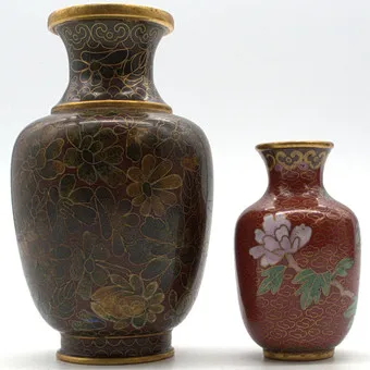 Ensemble de deux vases cloisonnés, Chine 20e siècle.