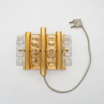 CARL FAGERLUND. НАСТЕННЫЙ СВЕТИЛЬНИК, ORREFORS, MPR ДАНИЯ, 1960-Е ГОДЫ, ЛАТУНЬ, СТЕКЛО.