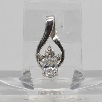 Diamonique, pendentif collier avec zircone taille ovale, monture en argent sterling (rhodié), 5 petites zircones, vintage.