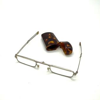 I NEED YOU FIRE G5100 READING GLASSES WITH CASE.