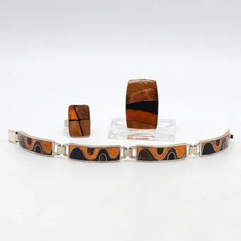 MODERNISTISCHE DESIGNERSIERADENSET VAN PERLI, ARMBAND/RING/HANGER, EMAILLE OP ZILVER, DUITSLAND (SCHWÄBISCH GMÜND), VROEG 20E EEUW, GESIGNEERD.