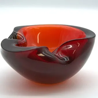 FLAVIO POLI. MURANO GLAS SGHALE, SOMMERSO, ROT-BLAU, ITALIEN, UM 1950.