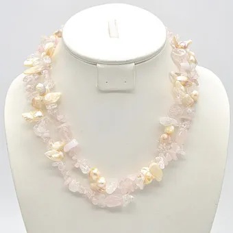 COLLIER EN PERLES DE COQUILLAGE, CRISTAL DE ROCHE ET QUARTZ ROSE, POLI, DOUBLE RANG, FERMOIR, 20E SIÈCLE, ENV. 47 CM.