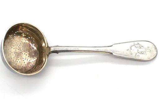 ANTIQUE RUSSIAN 875 SILVER/84 ZOLOTNIKI TEA STRAINER, GILT, MOSCOW, DATED 1895.