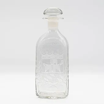 SPIRITS DECANTER WITH MUNICH COAT OF ARMS, HAND-CUT, MOUTH-BLOWN, 1950S.