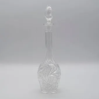 Skleněná karafa s broušeným dekorem, vintage.