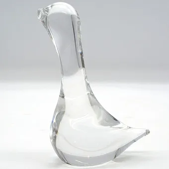 DAUM FRANCE, PLASTISCH VOGELBEELD VAN KRISTALGLAS, OMSTREEKS 1950. GESIGNEERD.