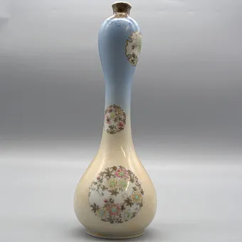 ANTIQUE JAPANESE SATSUMA VASE, 1900-1930, SIGNED.