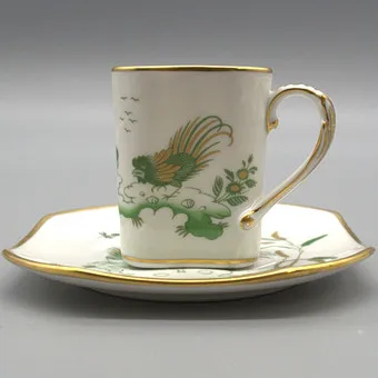 RICHARD GINORI. CUP AND SAUCER SET, HAND-PAINTED WITH GOLD RIM, DECORATED WITH TWO BIRDS.