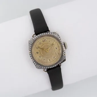Wristwatch decorated with niello work, 800 silver case (tested), geometric decor, early 20th century.