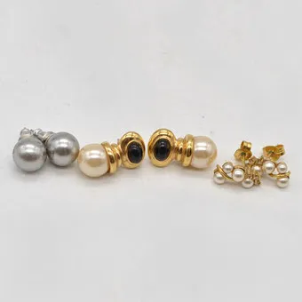 VINTAGE MODESCHMUCK KONVOLUT: DREI PAAR PERLENOHRRINGE.