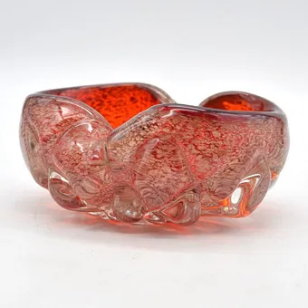 BAROVIER & TOSO. MURANO DESIGNER BOWL, STUDIO GLASS, GOLDEN GLITTER, BOSSED SURFACE, MIXED TECHNIQUE, ITALY, CIRCA 1960.
