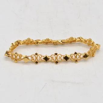 AVON, BRACELET À MAILLONS FANTAISIE, CHAÎNE DORÉE, VERS 2000.