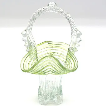 MURANO GLASHENKELVASE GRÜN UND TRANSPARENT ALS PLASTISCHER KORB 50ER JAHRE.