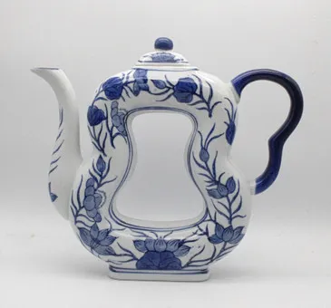 ČÍNSKÁ PORCELÁNOVÁ ČAJOVÁ KONVICE, CCA 1900–1950.
