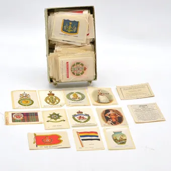 MURATTI CIGARETTES, LOT DE PAPIER DE SOIE ANTIQUE POUR CIGARETTES, MOTIFS VARIÉS, FIN 19E - DÉBUT 20E SIÈCLE.