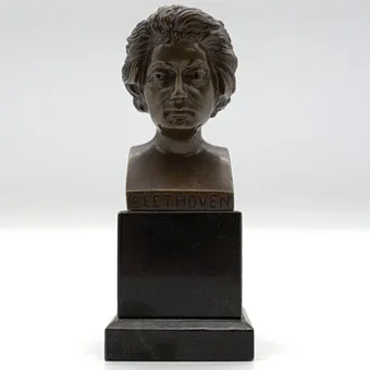 BRONZE SCULPTURE LUDWIG VAN BEETHOVEN, "RL" MONOGRAMMED, ON SERPENTINE BASE EARLY 20TH CENTURY.