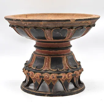 EAST ASIAN BOWL, WOOD (OPENWORK), LOTUS LEAVES, HAND-TURNED, POLYCHROME, LATE 19TH CENTURY.