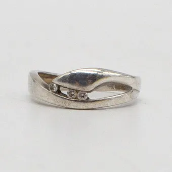Guld og Sølv Design. Handmade ring in sterling silver with three zircons, organic shape, Denmark, vintage.