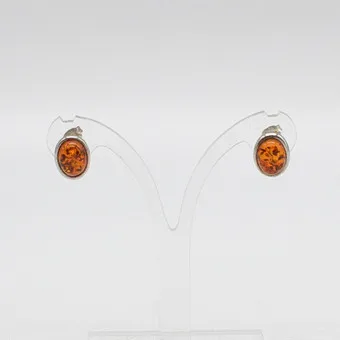 DAVID SIGAL. DESIGNER STUD EARRINGS WITH AMBER CABOCHON (WITH LEAF INCLUSIONS), STERLING SILVER SETTING, 20TH CENTURY.