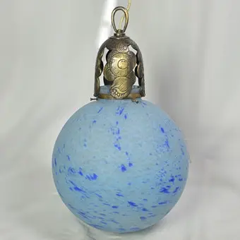 Nancy Daum / Edgar Brandt. Art deco stropní lampa, mramorované sklo, bronzová montáž, ručně vyrobená, Francie, rané 20. stol., signováno.