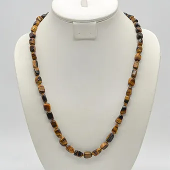 Collier en œil-de-chat, perles polies, fermoir doré, 20e siècle.