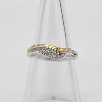 CHANTI, CURVED DESIGNER RING WITH GOLD-PLATED DETAIL, STERLING SILVER WITH DIAMOND, APPROX. SIZE NO. 14 / 54 MM CIRCUMFERENCE.
