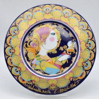 BJÖRN WIINBLAD. VÁNOČNÍ TALÍŘ 1980, 100 LET ROSENTHAL, RUČNĚ ZDOBENÝ, LIMITOVANÁ EDICE, PRŮMĚR CCA 28,5 CM.