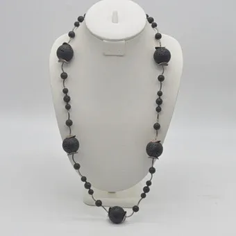 DESIGNER COLLIER, LAVASTEIN-PERLEN, STÄBCHEN UND PLÄTTCHEN AUS STERLINGSILBER (GEPRÜFT), VINTAGE.