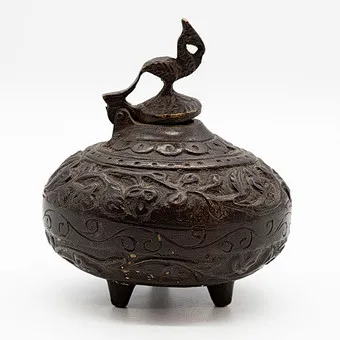 VESSEL WITH HINGED LID OF BRONZE, FLORAL PATTERN AND PEACOCK, ASIA, 19TH CENTURY.