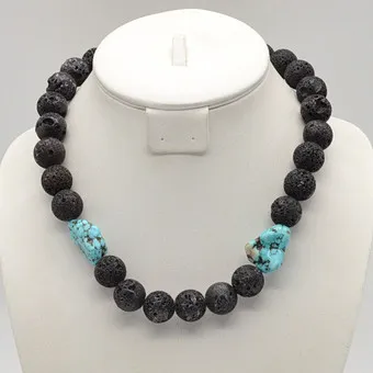 Collier de perles en pierre de lave, 2x nuggets turquoise, fermoir en argent sterling, vintage, env. 49 cm.