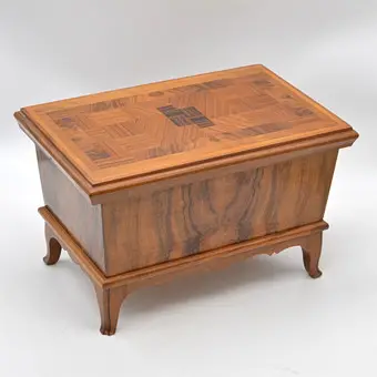 Szkatułka Biedermeier, drewno, intarsja, z przegrodą, Niemcy, XIX wiek.