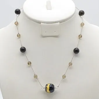 DESIGNERCOLLIER VON CHRISTINA , RAUCHTOPAS, AMETHYSTEN, SCHMUCKSCHLIESSE, KETTE AUS STERLINGSILBER, SCHWARZE KUGEL MIT GOLDFOLIE.