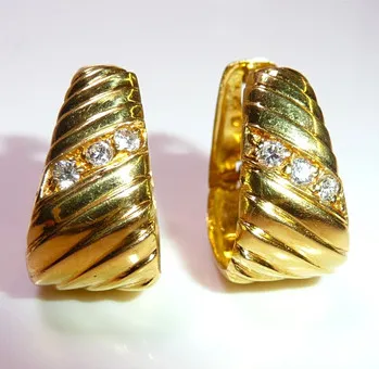 Ohrringe 750 Gold Klapp-Creolen.