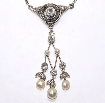 Collier/Lavallière or 750 Art déco diamants.