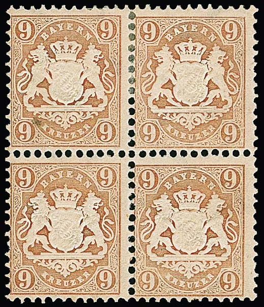 9 Kr. bruin, goed watermerk "nauwe ruiten" in onberispelijk blok van vier, het bovenste paar ongebruikt (linker zegel natuurlijke papierinsluiting, geen gebrek), het onderste paar postfris. Een zeer zeldzame eenheid van het X-watermerk. Certificaat Sem "echt en onberispelijk". Mi. voor twee paren = 4000,-
