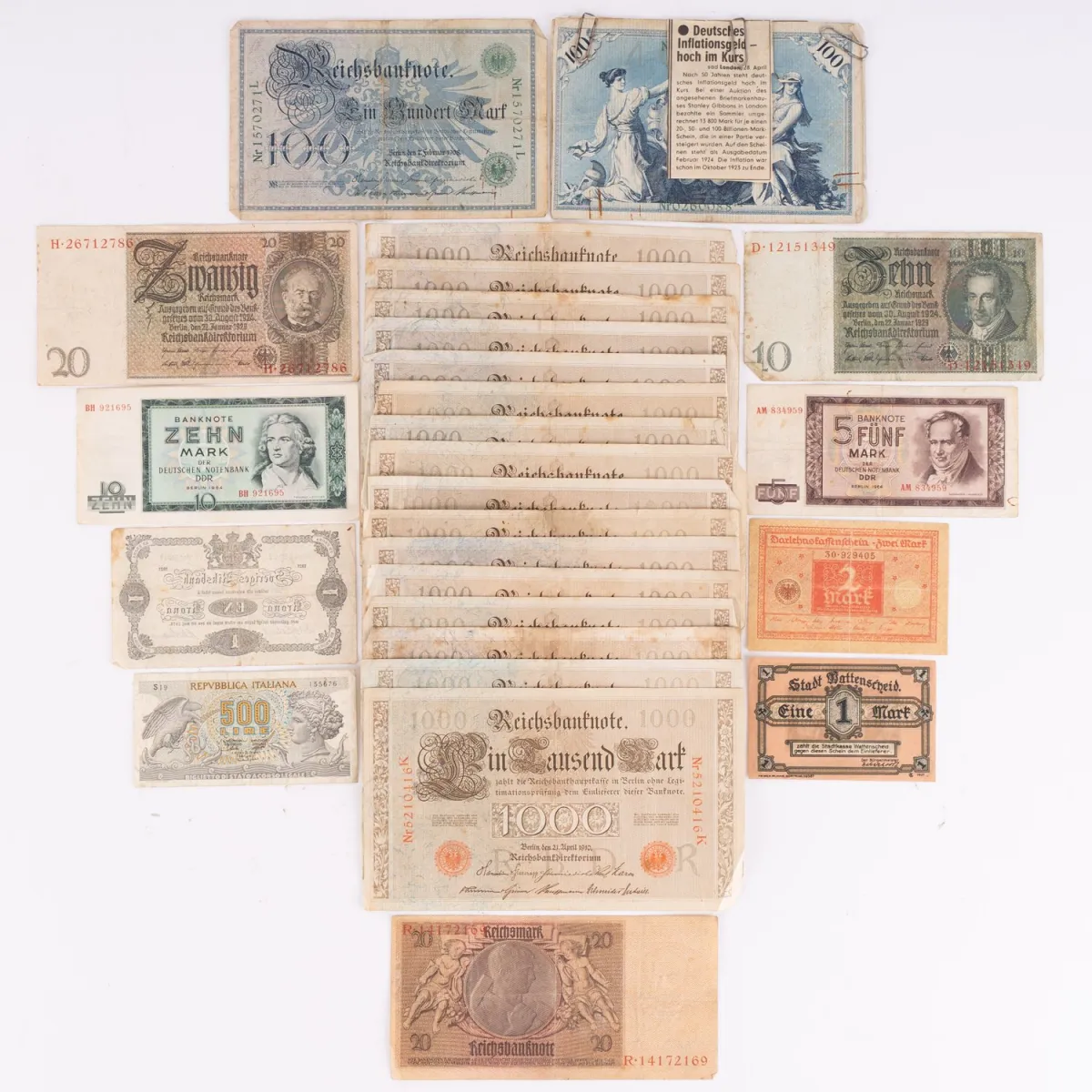 Collection de 28 billets de banque du monde entier.