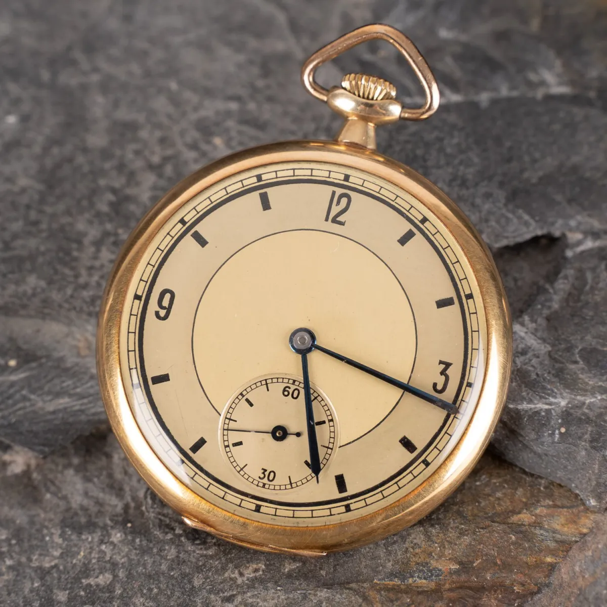 Flat men's pocket watch, mechanical movement runs (accuracy not tested), likely 1920s/3…