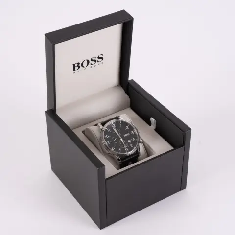 Hugo Boss - Pánské hodinky, kolem 2007, pouzdro z nerezové oceli na černém koženém řemínku s trnovou sponou, quartzový strojek, průměr pouzdra