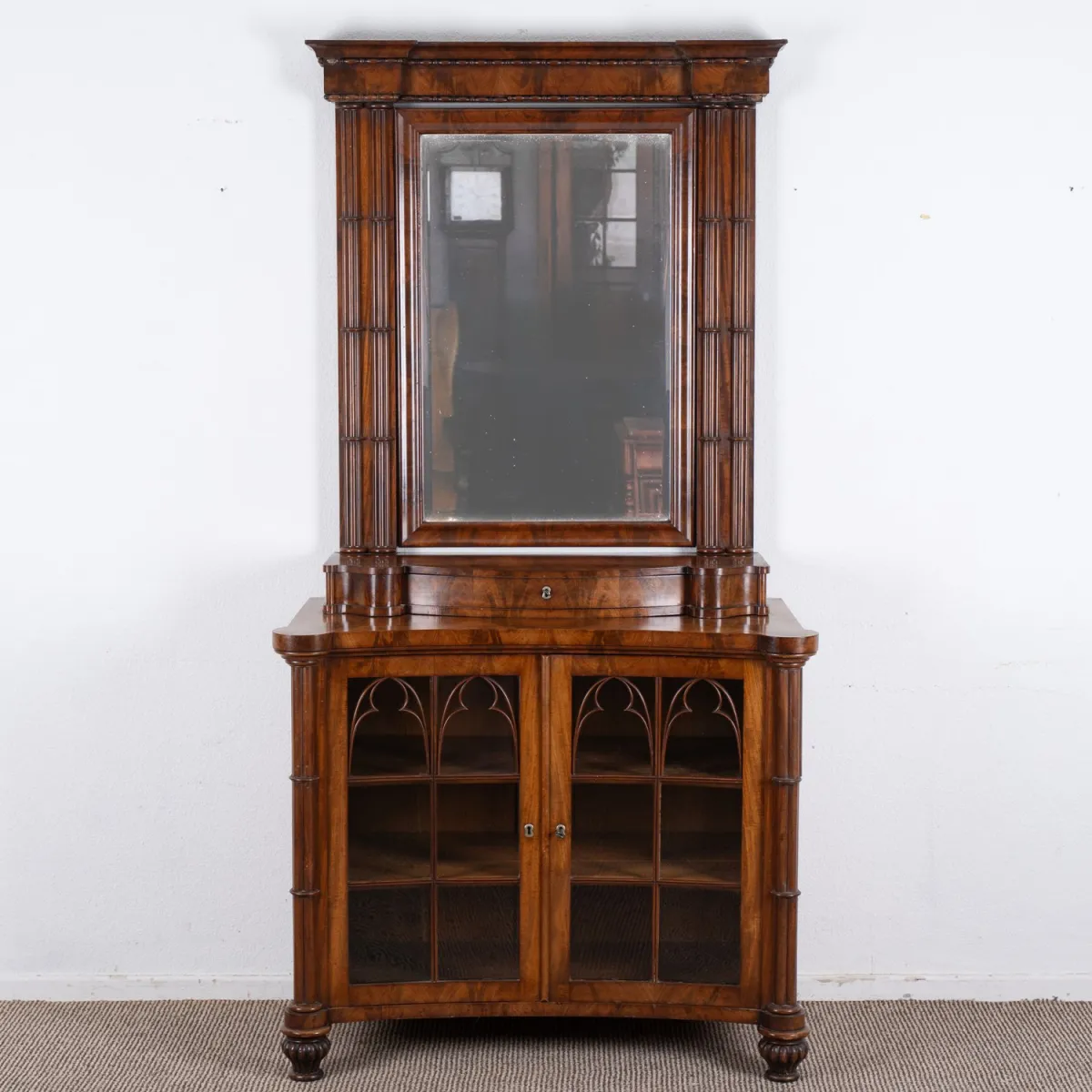 Fine mirror commode with glazed doors, Biedermeier, Lower Saxony Kingdom of Hanover circa 1835/45, solid mahogany