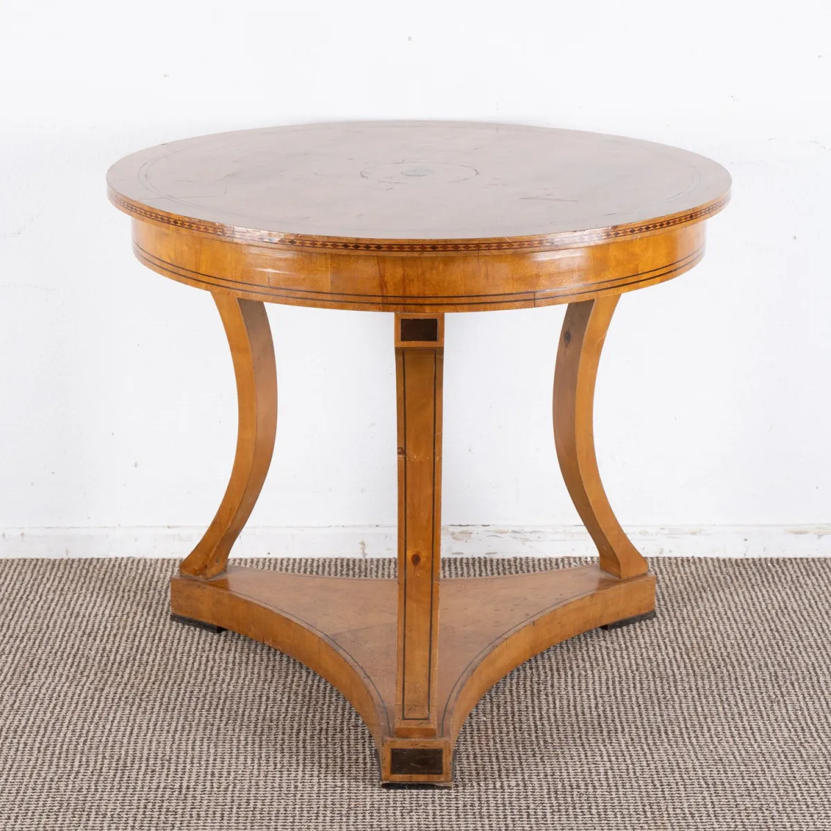 Round salon table, Biedermeier, circa 1900/20, solid and veneered birch, blackened decor. Height approx. 75, diameter approx.…