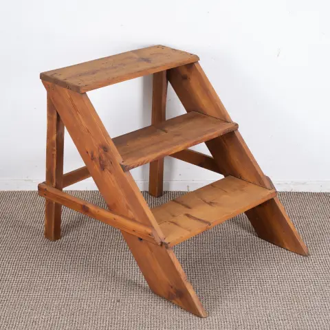 Escalier antique à 3 marches, bois résineux massif, provenant d'une ferme, allemand 19e/20e s., env. 73 x 71 x 93 cm