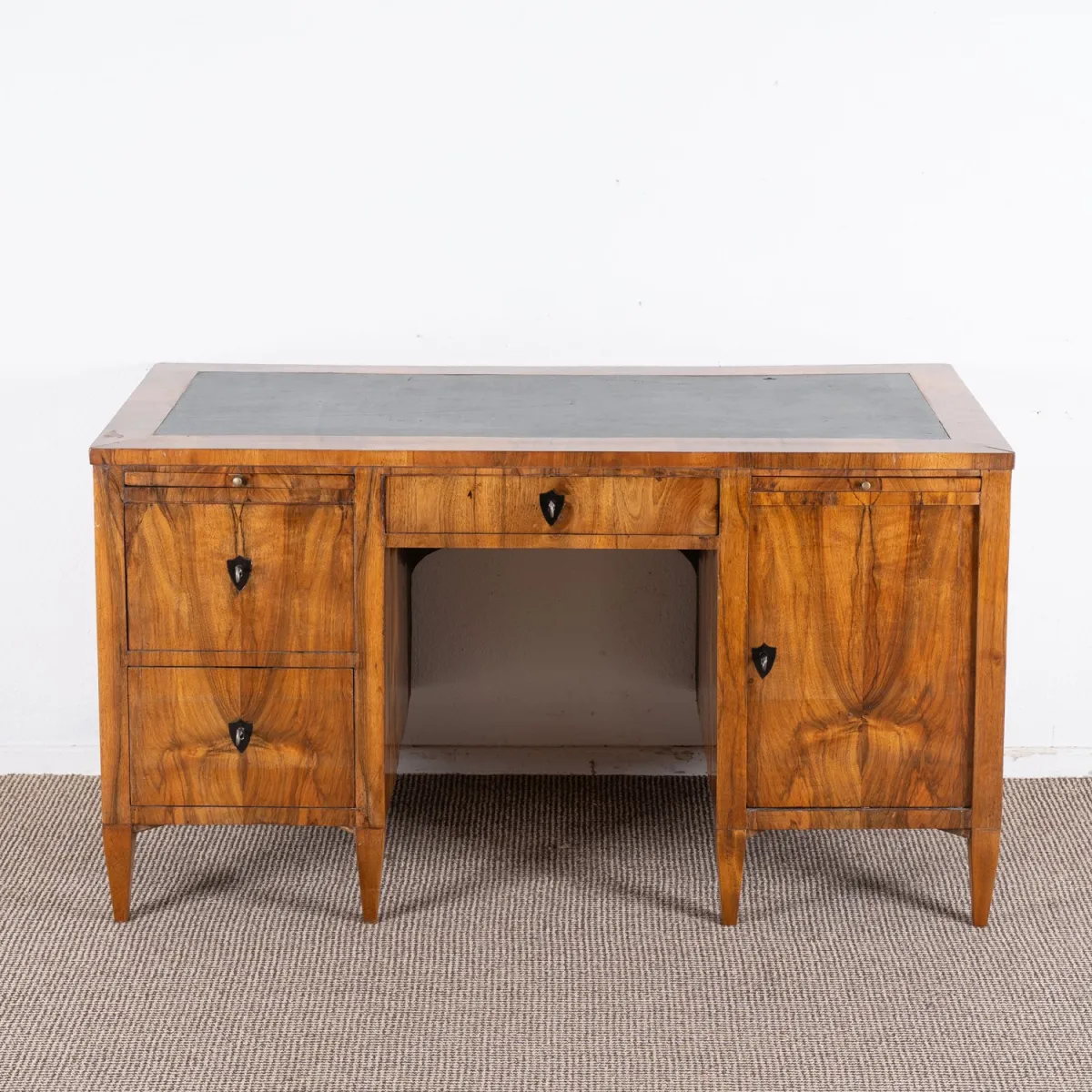 Elegant desk in strict classical style, Vienna circa 1830. Solid and veneered walnut and walnut burl…